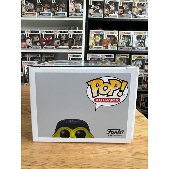 VAULTED LIMITED EDITION EXC Webbly Tie-Dye Shirt Funko Pop #08 Aquasox Everett - Picture 5 of 6